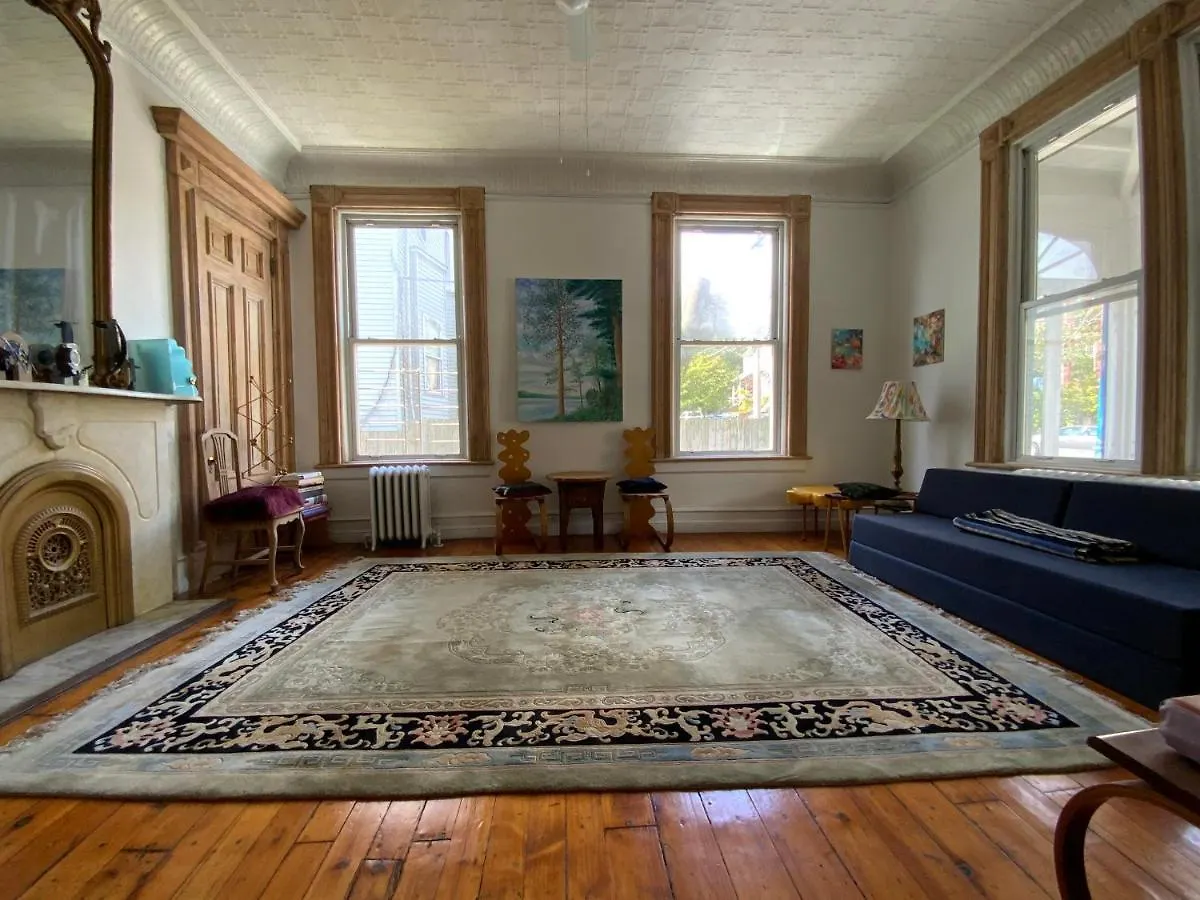 Fort Pl B&B And Gallery New York Bed & Breakfast