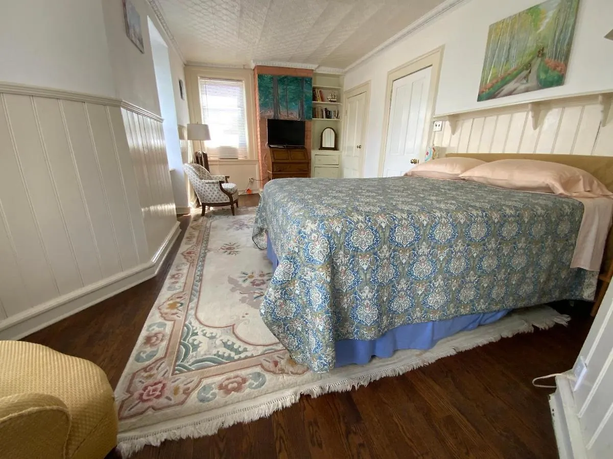 Fort Pl B&B And Gallery New York Bed & Breakfast