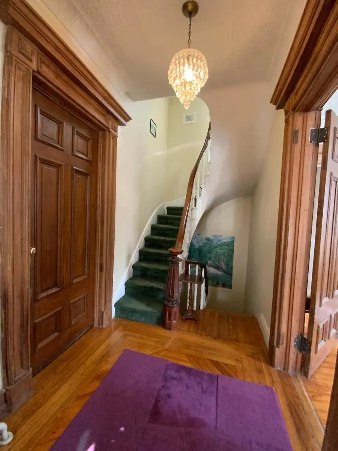 Fort Pl B&B And Gallery New York Bed & Breakfast