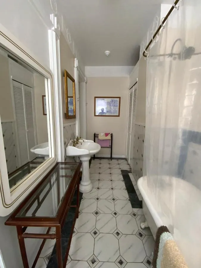 Fort Pl B&B And Gallery New York Bed & Breakfast